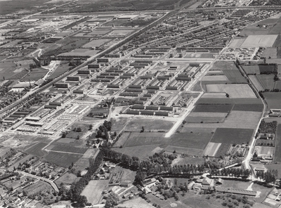 243277 Luchtfoto van de wijk Naastenbest, 1969