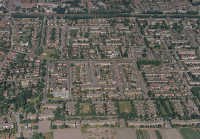 243282 Luchtfoto van de wijk Naastebest, 1989