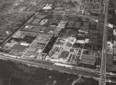 243298 Luchtfoto van Industrieterrein 't Zand, 1974