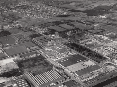 243300 Luchtfoto van Industrieterrein 't Zand, 1972