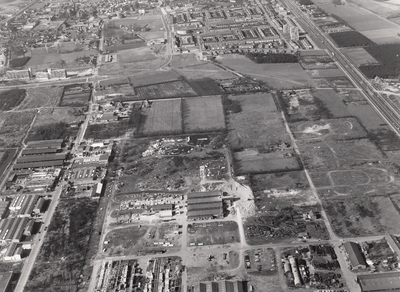 243301 Luchtfoto van Industrieterrein 't Zand, 1972
