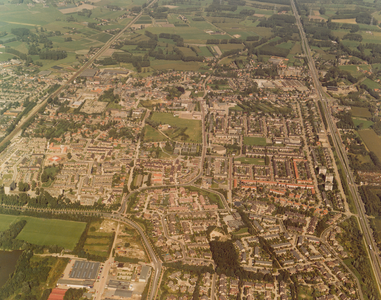 243325 Luchtfoto van Best-Zuid, 1980