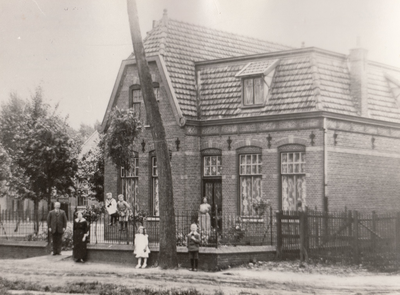243720 Woonhuis van het hoofd van de Openbare Jongensschool A.van der Vleuten, 1910