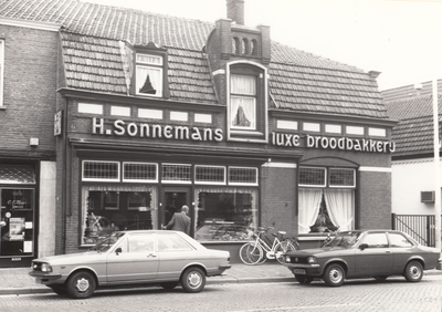 243804 Bakkerij Harrie Sonnemans, Hoofdstraat 32, 1970