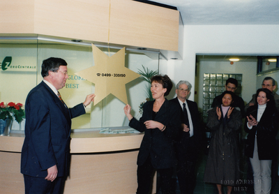 243970 Het officieel openen van Zorginstelling Zuidzorg door wethouder G.J. Swinkels, 1993