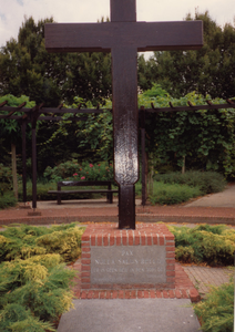 244006 Monument voor de gevallen Bestsenaren, in het Kruispark, 2010