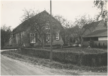 668 De boerderij Hoeve Maria met bijgebouwen, bewoond door familie Van den Hurk, aan het Aanschot, nr. 1, 1978