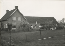 691 Een boerderij met hertenkamp aan het Aanschot, 1978