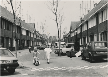 1250 Centauriestraat, gezien in de richting van Laurierstraat, ca. 1980