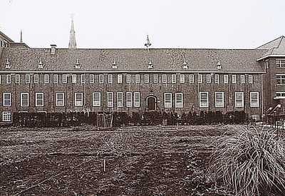 18757 Rijksmonument Klooster Mariënhage, Augustijnendreef 15. Oostelijke vleugel gezien vanaf de 'Dommel , 1978