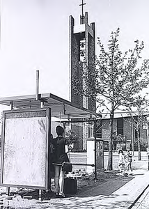 19635 Bushalte voor het kerkgebouw H. Harten, Schubertlaan 106, 1971