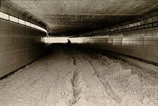 25258 Dommeltunneltje, wegenbouw-wegverbetering. Gezien richting Stationsweg, 1965