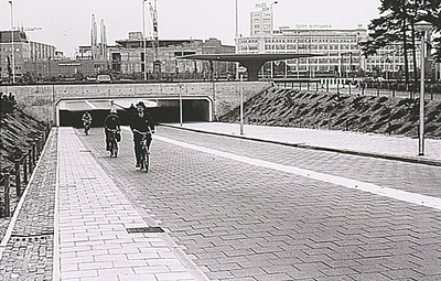 26144 Fellenoord, fiets en voetgangerstunnels. Gezien richting centrum, 1970