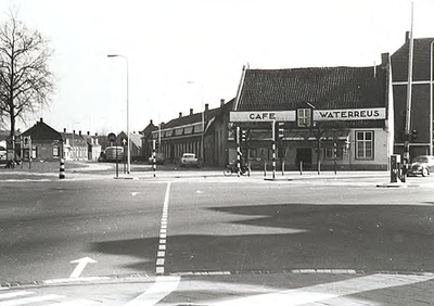 27015 Kruising van de Heezerweg en de Stratumsedijk, café Waterreus , 1964