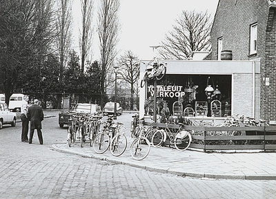 27082 Winkel, Hastelweg met de hoek 'Sportlaan', 1976