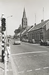 27497 Hoogstraat, met rechts 'het Franz Léharplein', met op de achtergrond de St.Lambertuskerk, 1972