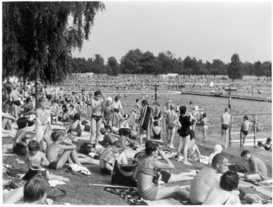 28046 Javalaan 149, zwembad De IJzeren Man. Zomerdrukte, 1965