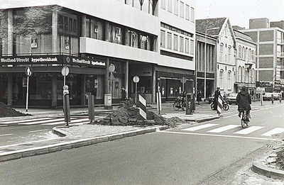 28535 Wegwerkzaamheden aan de Keizersgracht, gezien in de richting van de Wal, 1977