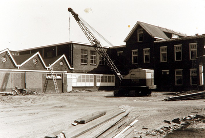 29300 Sloop van lucifersfabriek De Molen, 04-1977