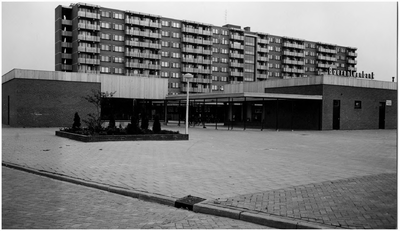65219 Winkelcentrum en flat, Nederlandplein, 1972