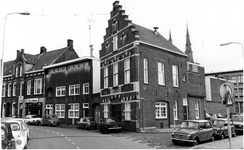 65588 Paradijslaan, met het Waaggebouw op nr. 13, 1977