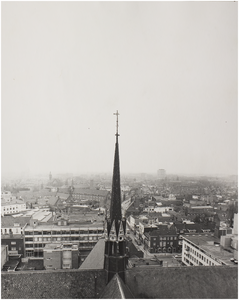 67993 Panorama vanaf de St. Catharinakerk, gezien richting omgeving Grote Berg, 1976