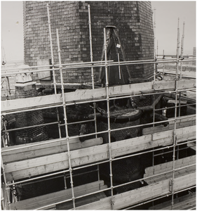 68000 Restauratie van de St. Catharinakerk: toren in de steigers, 1977