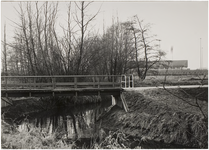 68458 Brug over de Tongelreep, Anton Coolenlaan. Op de achtergrond de kunstijsbaan, 12-1971