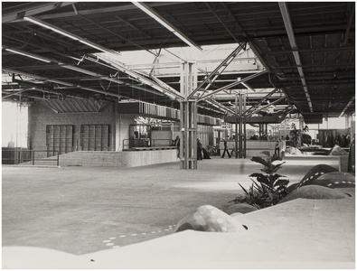 68766 Interieur winkel- en wijkcentrum 't Karregat, 10-1973