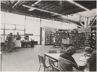 68771 Interieur winkel- en wijkcentrum 't Karregat: bibliotheek, 27-06-1979