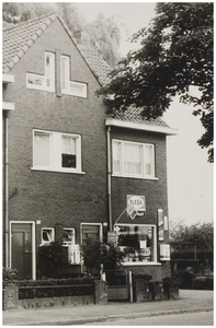 69902 Kruidenier Van de Riet, Woenselsestraat 216, 1966