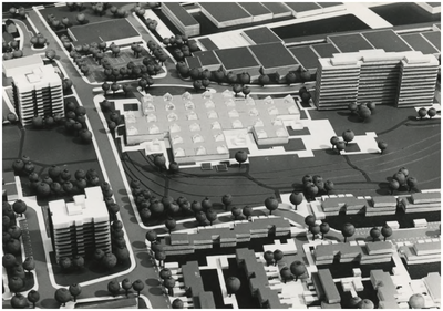 192903 Een maquette van winkel- en wijkcentrum 't Karregat, Urkhovenseweg, 09-1971