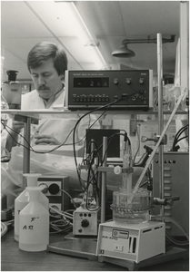193051 Laboratorium: het doen van onderzoek ten behoeve van milieuhygiëne, 1975