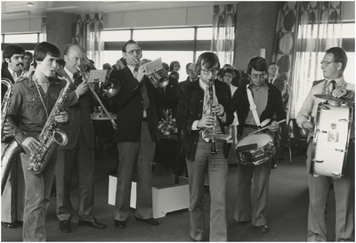 193124 Uitvoering door het huisorkest van de Technische Dienst Eindhoven, 1978