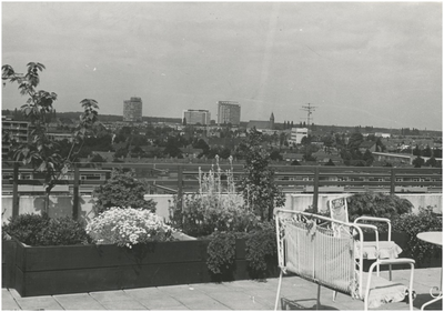 193557 Panorama gezien vanaf de Veldmaarschalk Montgomerylaan: gezien richting Joannes Vianneykerk, Pastoor van ...