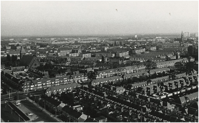 193560 Panorama van de Boschdijk: gezien vanaf het complex van Philips Nederland, met linksmidden de Joannes ...