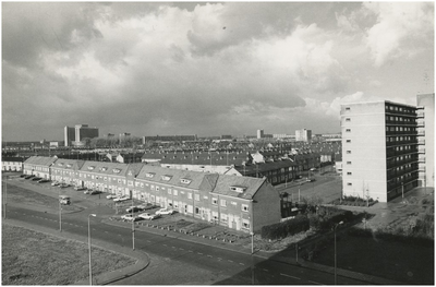 193562 Panorama van de Generalenbuurt met van links naar rechts, Generaal Pattonlaan kruising met Generaal Dibbetslaan ...