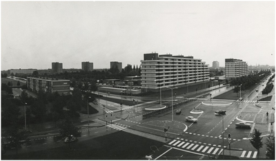 193564 Panorama van de Veldmaarschalk Montgomerylaan ter hoogte van de kruising met de Europalaan, 1973
