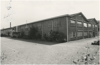 194356 Gebouw OAF (voor) en OAL (achter) op Philipscomplex USFA, Schouwbroekseweg, 1978