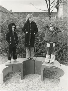 194611 Spelende kinderen, 1977