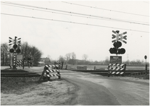 194843 Spoorwegovergang Doornakkersweg, 1977