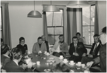  Serie van 2 foto's betreffende het afscheid medewerker Drea van Eert, 21-12-1972