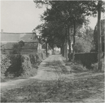 109 De oprijlaan van landgoed Kortonjo (Aalsterweg) met links de beide boerderijen, 1906