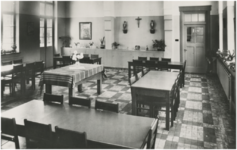 170 De eetzaal van Pensionaat Eikenburg. Het pensionaat is gelegen aan de Aalsterweg, 1950