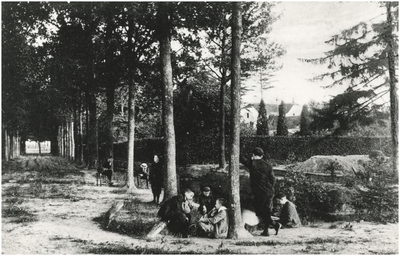 209 Aalsterweg 289, Pensionaat Eikenburg, leerlingen in de tuin, 1909 - 1911
