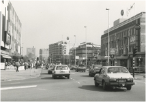 406 Het 18 Septemberplein gezien richting het station, links winkelcentrum Piazza en rechts modeketen C&A, 29-03-1989