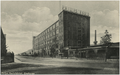 573 De kartonnagefabriek van Philips aan de Kastanjelaan richting Cederlaan, ca. 1935