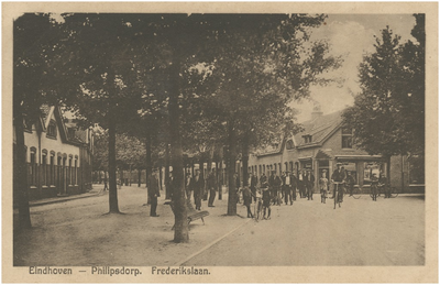 581 De Frederiklaan in het Philipsdorp ter hoogte van de hoek met De Jonghlaan, 1930
