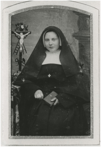 615 Een portret van Francisca Wilhelmina Panken, geb. Valkenswaard 24.07.1874 [kind van Panken-Peels], treedt in ...