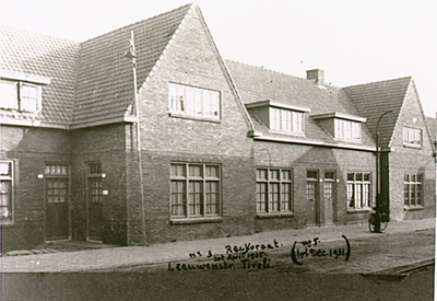 959 Pastorie, Leeuwenstraat 3 en Rectoraat Tivoli, Leeuwenstraat 5, 1930